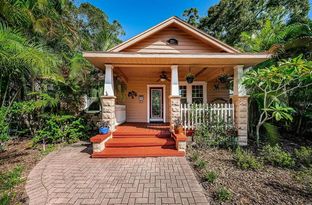 2245 Burlington Avenue N St Petersburg FL 33713