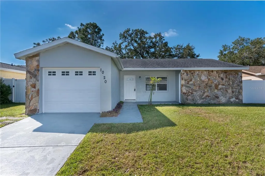 1020 Pine Ridge Circle Brandon FL 33511