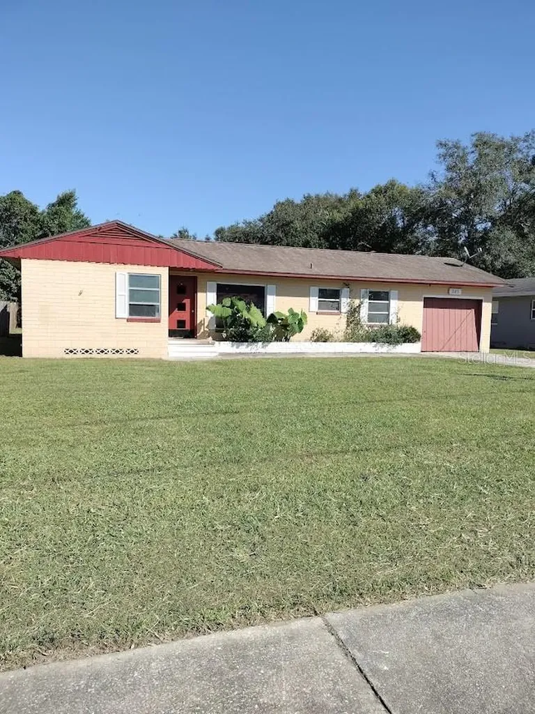 243 S Hull Avenue Deland FL 32720