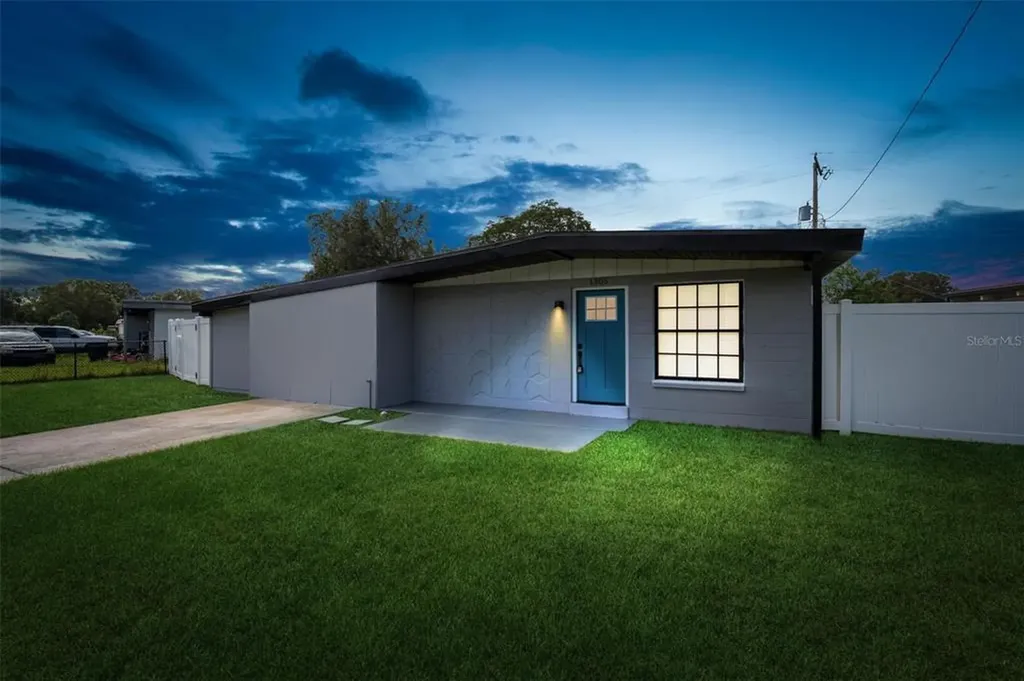 1305 Windsor Way Tampa FL 33619