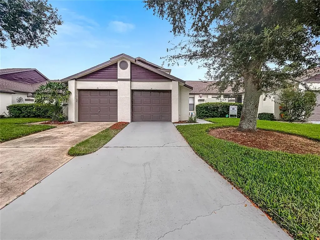 14 Lakepointe Circle Kissimmee FL 34743