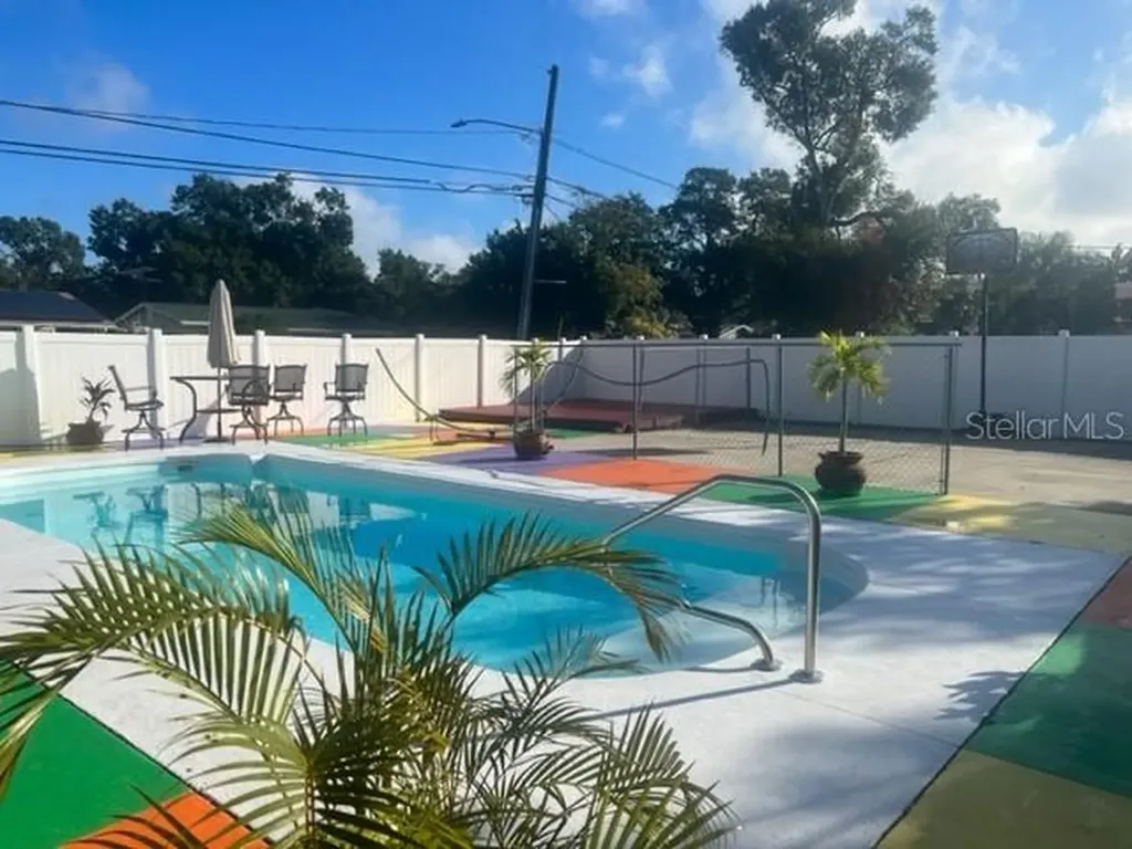 5200 6th Street S St Petersburg FL 33705