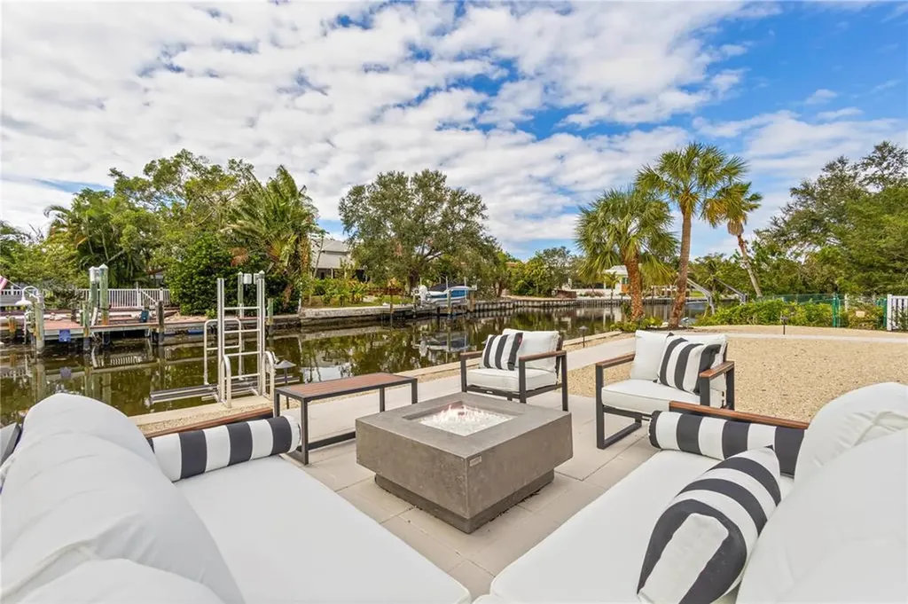 525 Treasure Boat Way Sarasota FL 34242