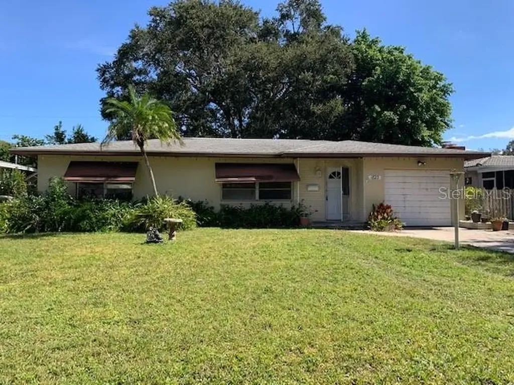1823 59th Way N St Petersburg FL 33710