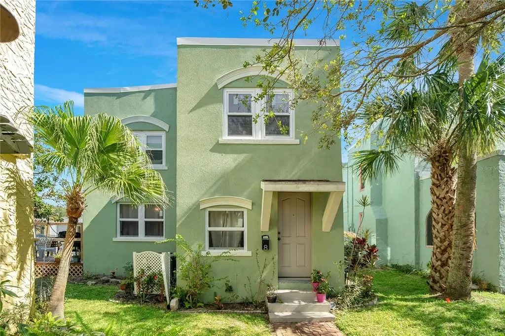 8 Clarendon Court Daytona Beach FL 32118