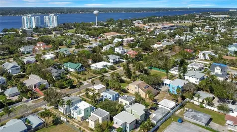 8 Clarendon Court Daytona Beach FL 32118