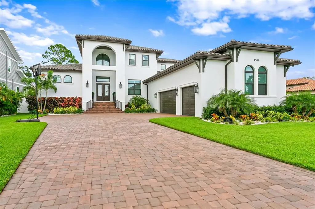 1341 Monterey Boulevard NE St Petersburg FL 33704
