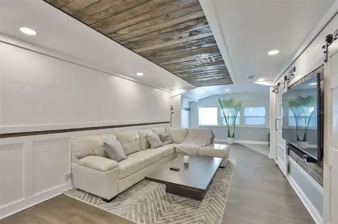 6466 30th Way N St Petersburg FL 33702