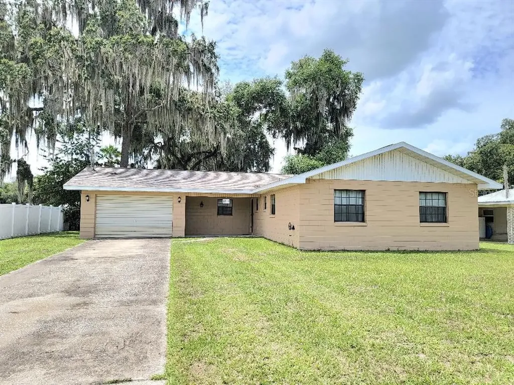 1113 Cr 463 Lake Panasoffkee FL 33538
