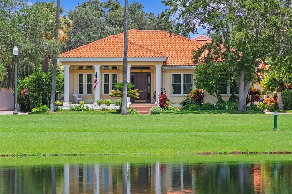 4633 Skimmer Way S St Petersburg FL 33711