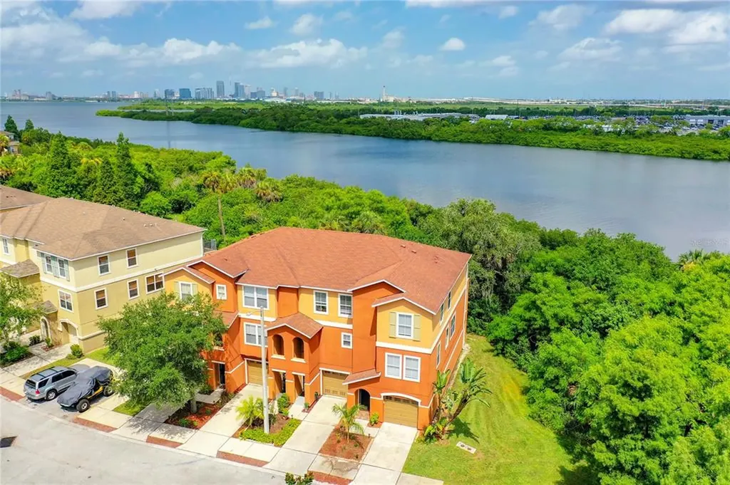 503 Vincinda Crest Way Tampa FL 33619