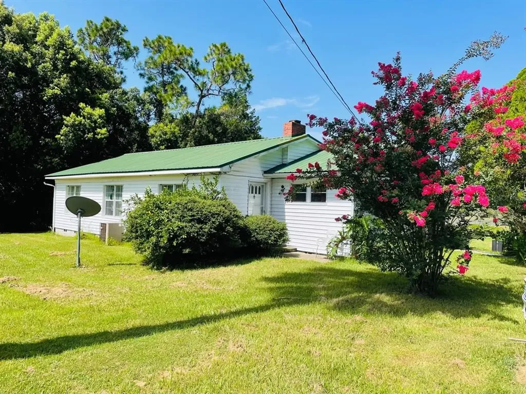 9352 SE 183rd Avenue Road Ocklawaha FL 32179