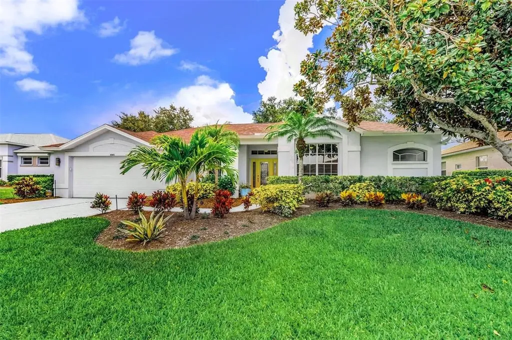 8985 Grey Oaks Avenue Sarasota FL 34238