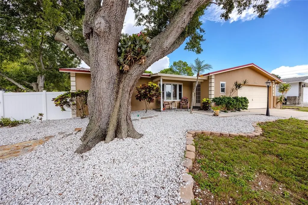 8667 139th Street Seminole FL 33776