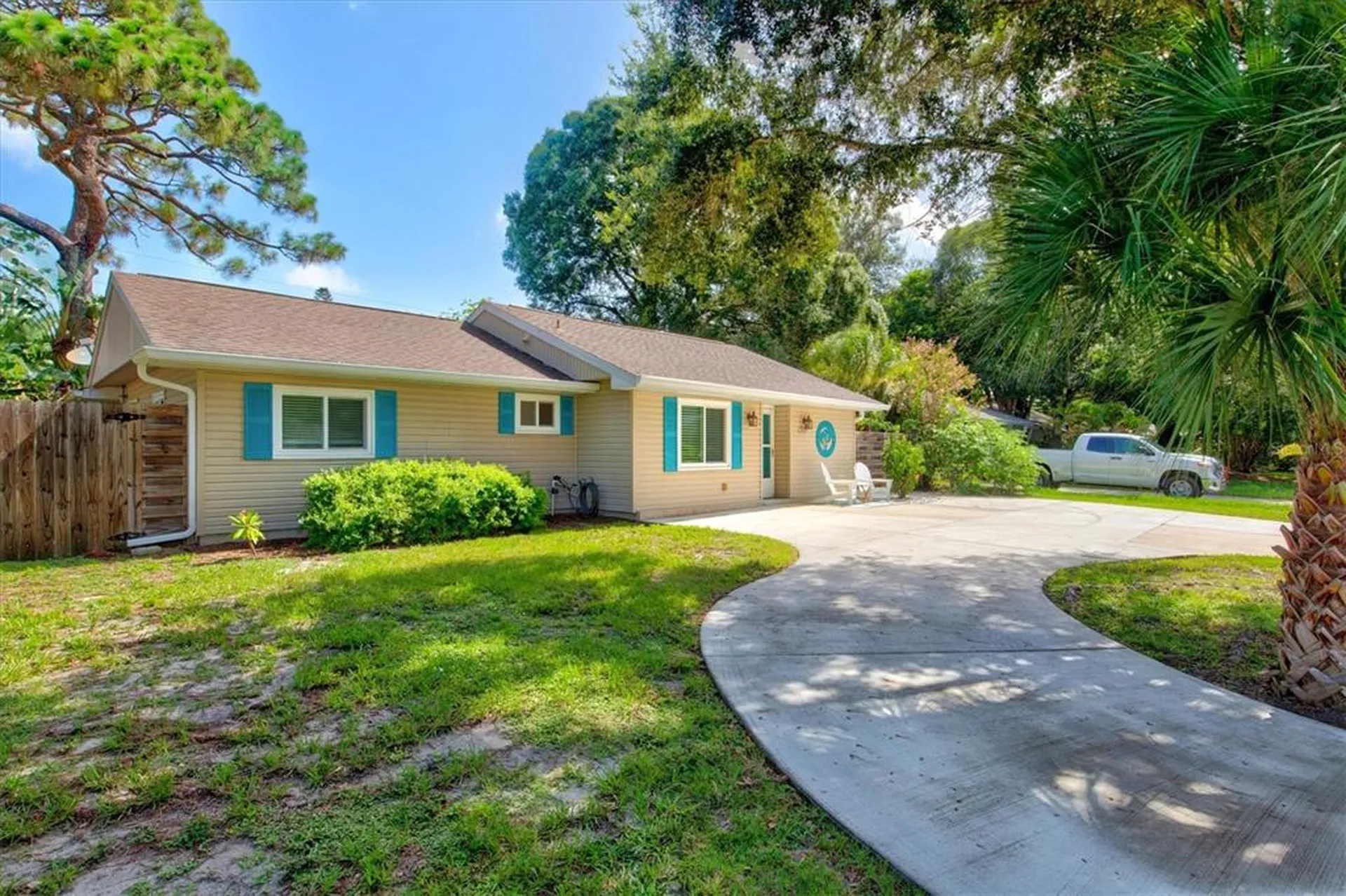 2729 Sydelle Street Sarasota FL 34237