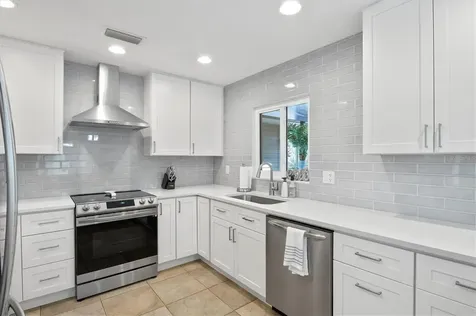 2729 Sydelle Street Sarasota FL 34237