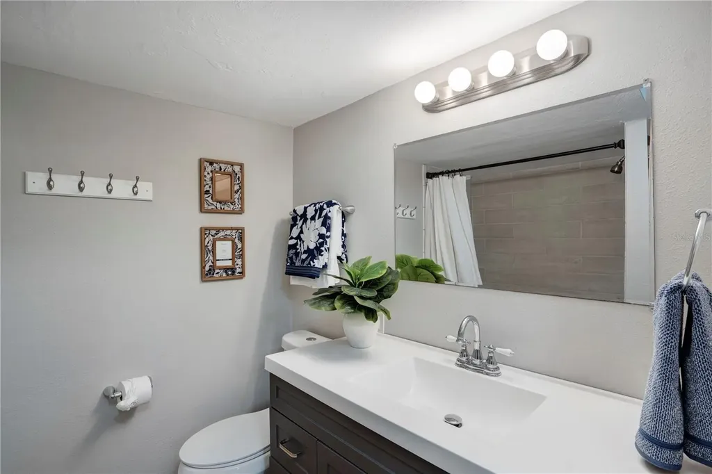 4705 Hollingsworth Avenue Sarasota FL 34233