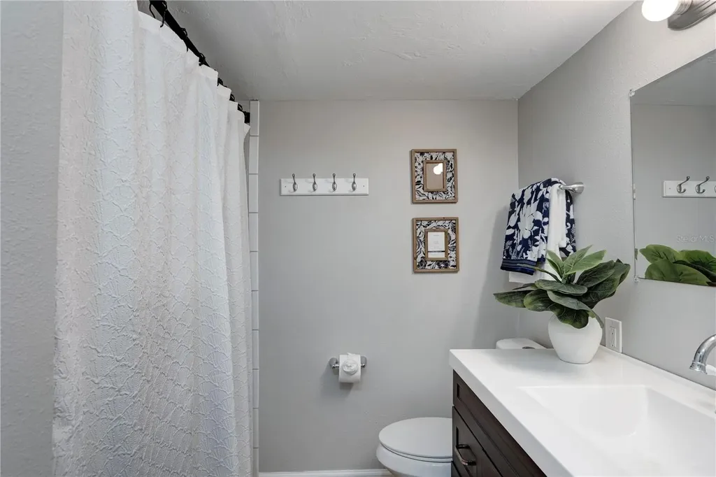 4705 Hollingsworth Avenue Sarasota FL 34233