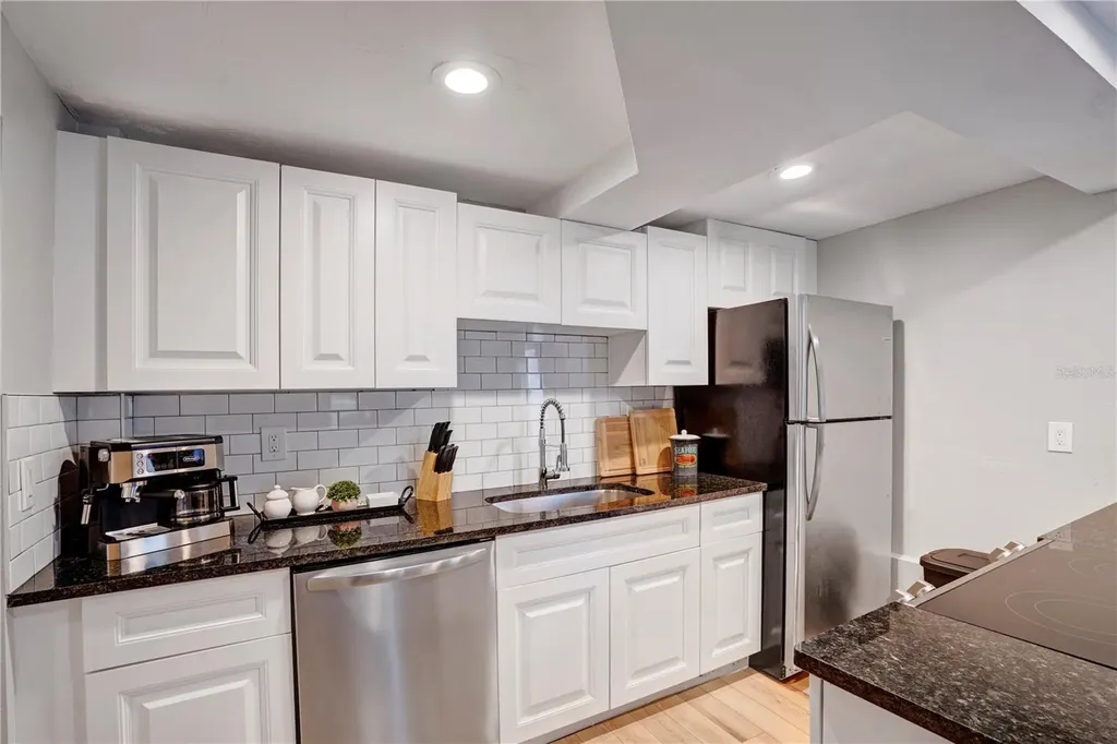 4705 Hollingsworth Avenue Sarasota FL 34233