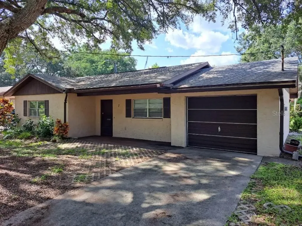 7 E Grove Avenue Lake Wales FL 33853