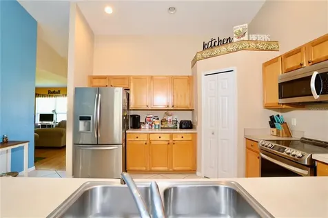 527 Carlsbad Drive Kissimmee FL 34758