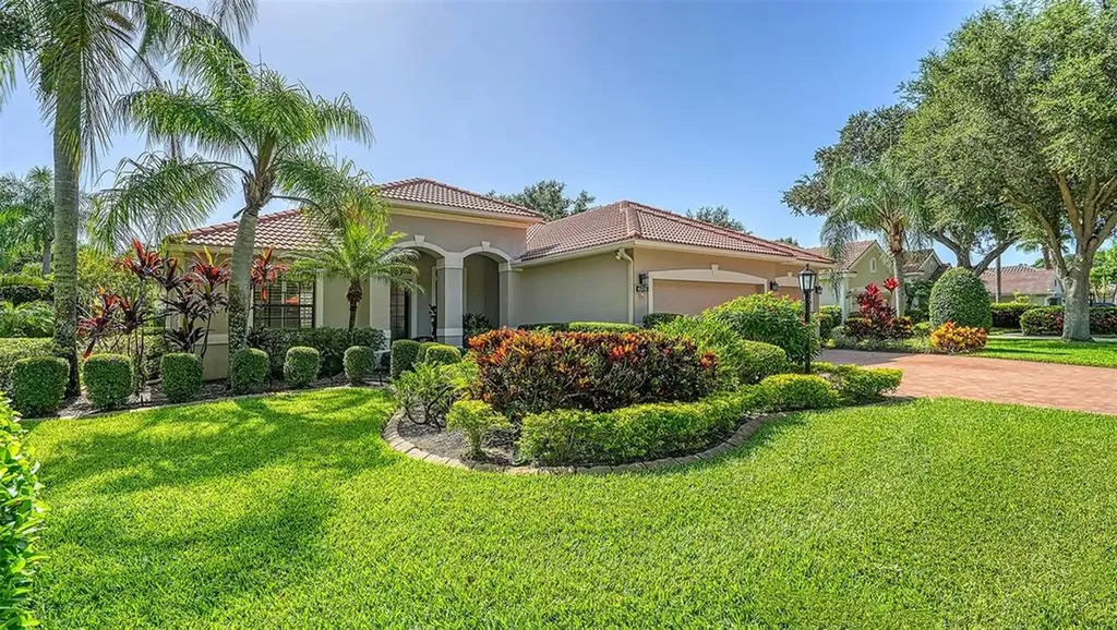 4816 Carrington Circle Sarasota FL 34243