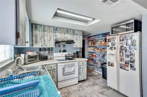 9829 Crofton Lane Port Richey FL 34668