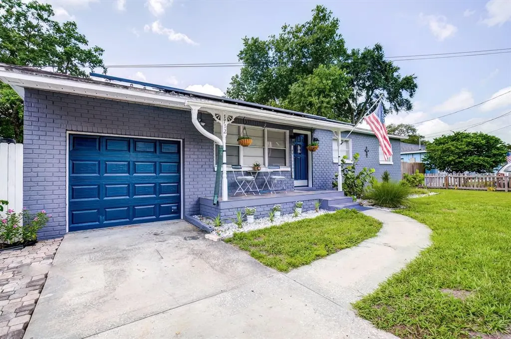 1712 W Overpar Drive Tampa FL 33612