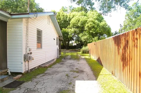 1106 W Hiawatha Street Tampa FL 33604
