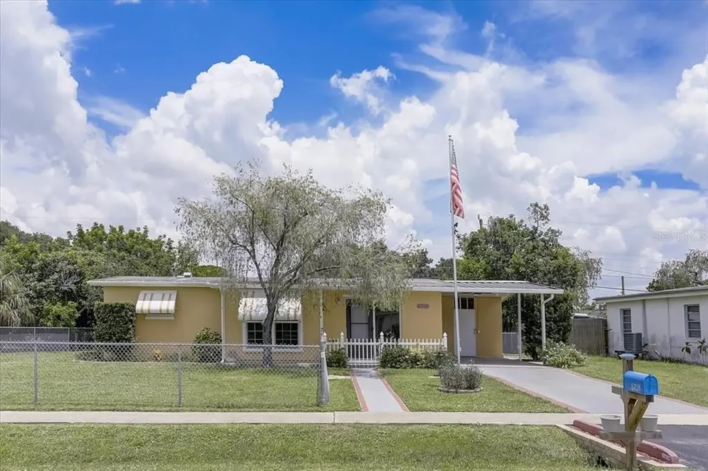 6218 Freemont Street North Port FL 34287