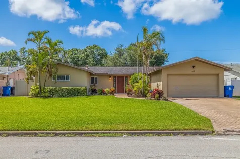 6672 13th Avenue N St Petersburg FL 33710