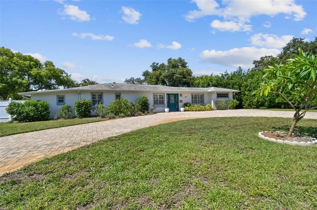 7601 9th Avenue N St Petersburg FL 33710