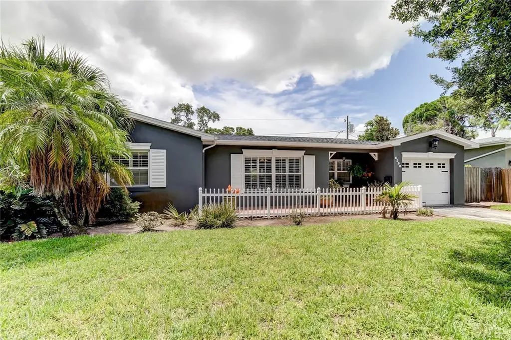 6290 17th Avenue N St Petersburg FL 33710