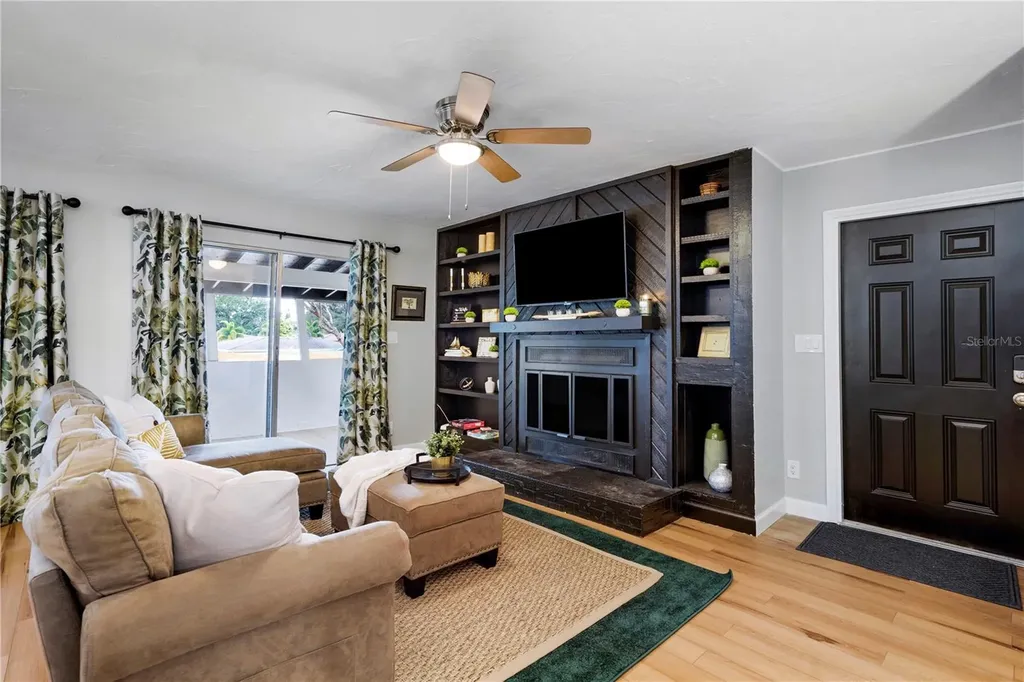 4705 Hollingsworth Avenue Sarasota FL 34233