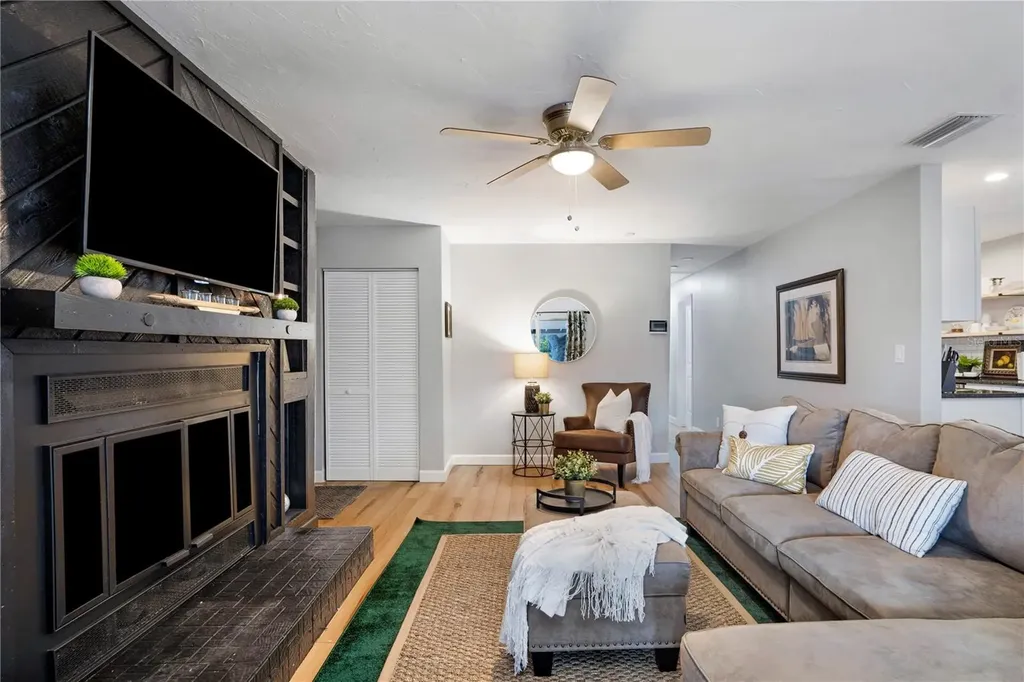4705 Hollingsworth Avenue Sarasota FL 34233