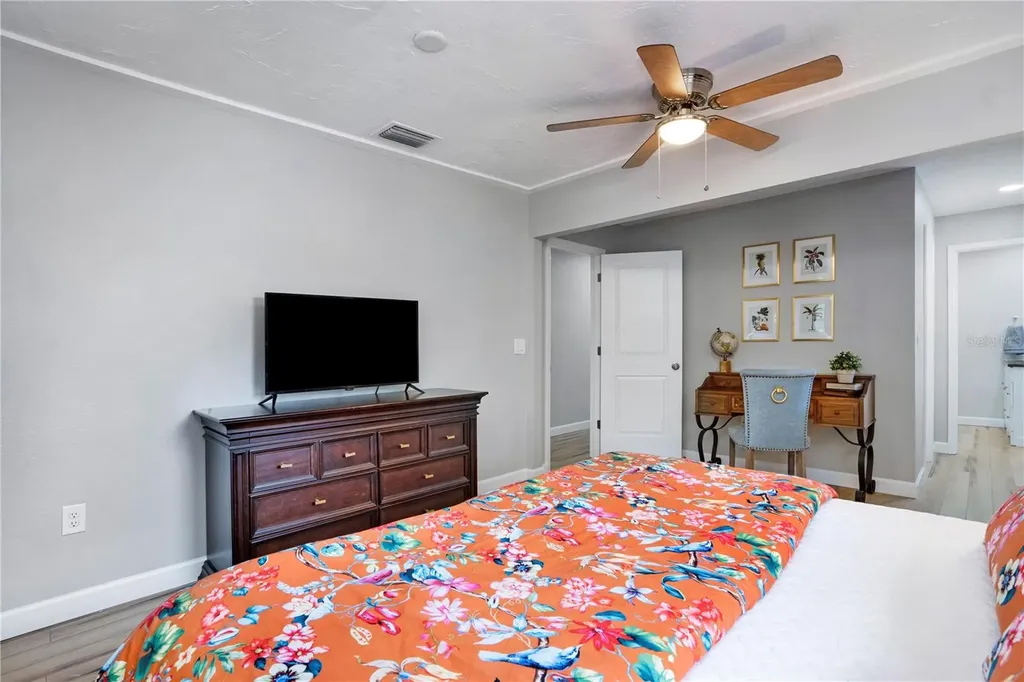 4705 Hollingsworth Avenue Sarasota FL 34233