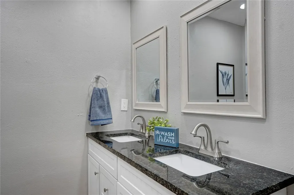 4705 Hollingsworth Avenue Sarasota FL 34233