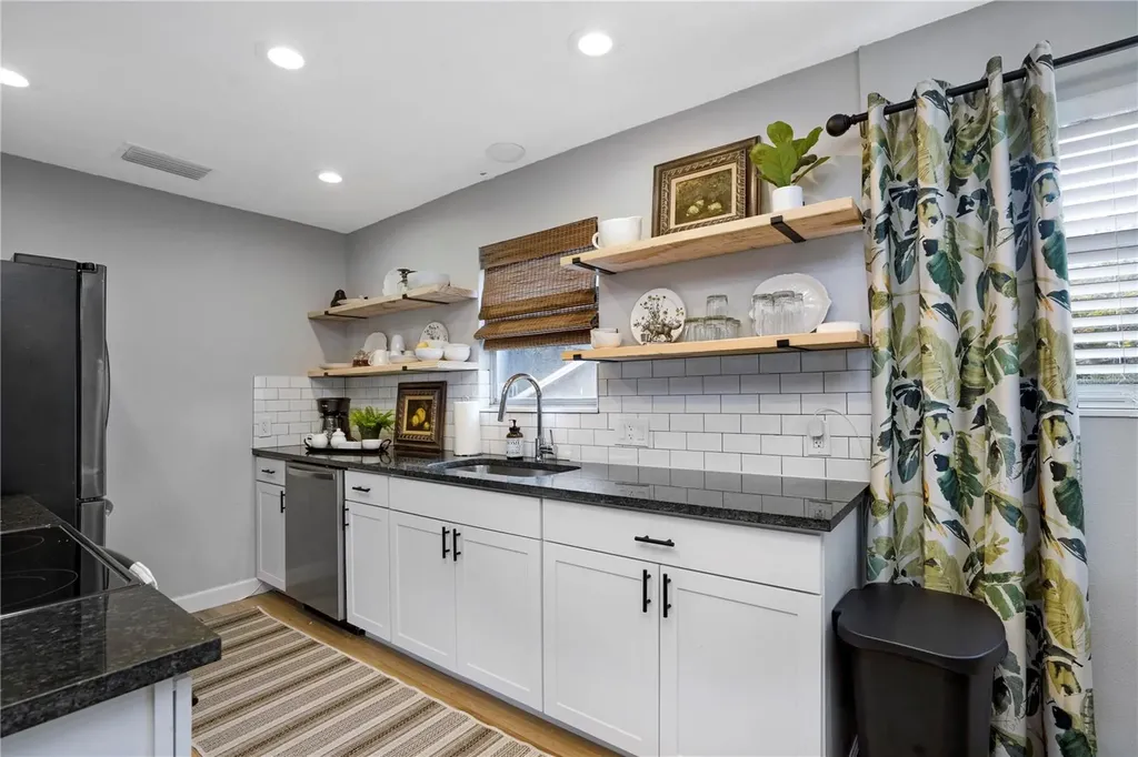 4705 Hollingsworth Avenue Sarasota FL 34233
