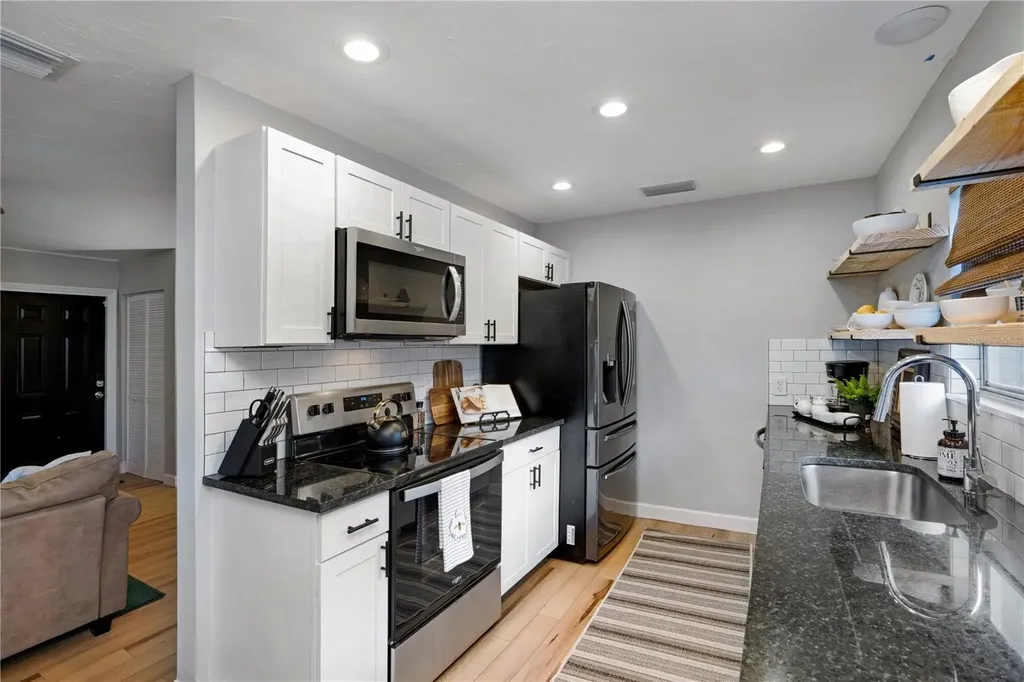 4705 Hollingsworth Avenue Sarasota FL 34233