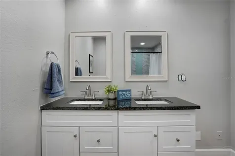 4705 Hollingsworth Avenue Sarasota FL 34233