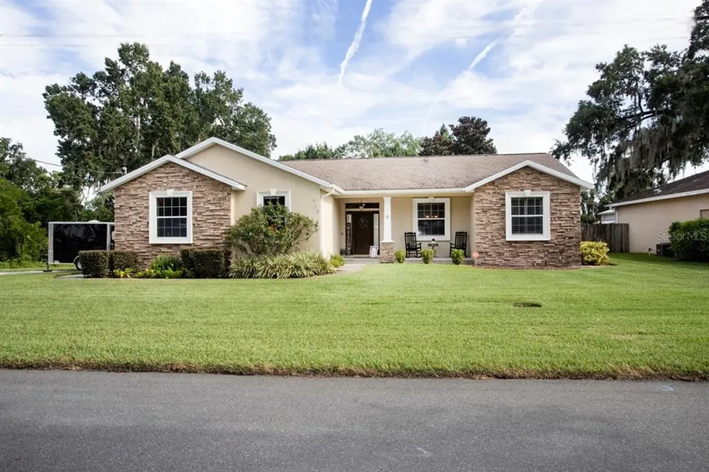 708 Oakland Heights Avenue Plant City FL 33563