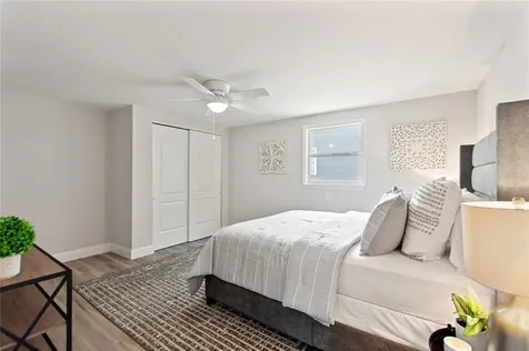 5242 45th Avenue N St Petersburg FL 33709