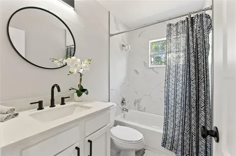 5242 45th Avenue N St Petersburg FL 33709