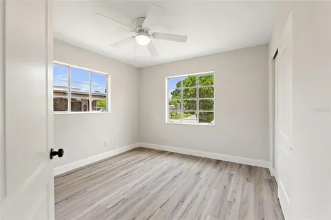 5242 45th Avenue N St Petersburg FL 33709