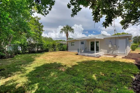 5242 45th Avenue N St Petersburg FL 33709