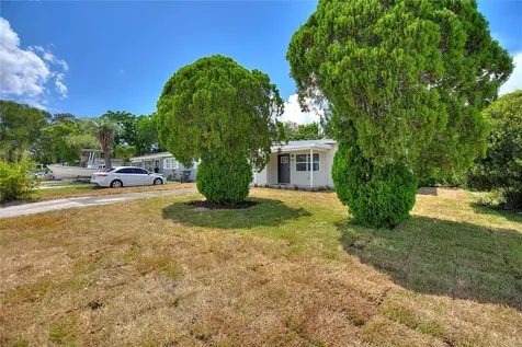 5242 45th Avenue N St Petersburg FL 33709