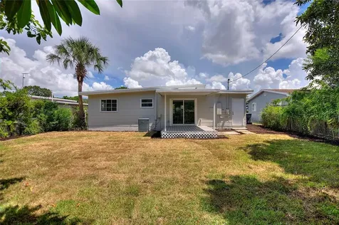 5242 45th Avenue N St Petersburg FL 33709