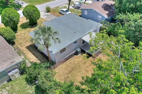 5242 45th Avenue N St Petersburg FL 33709