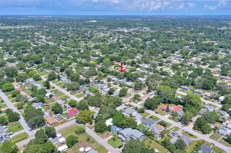 5242 45th Avenue N St Petersburg FL 33709