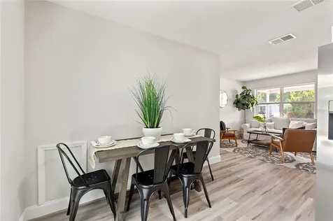 5242 45th Avenue N St Petersburg FL 33709